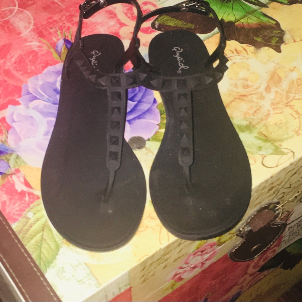 Black thong sandals with spikes